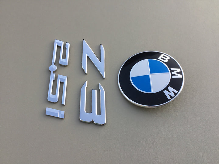 2000-2002 BMW Z3 2.5i Trunk Emblem Set