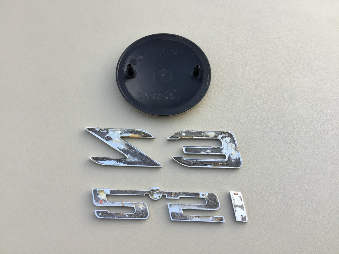 2000-2002 BMW Z3 2.5i Trunk Emblem Set
