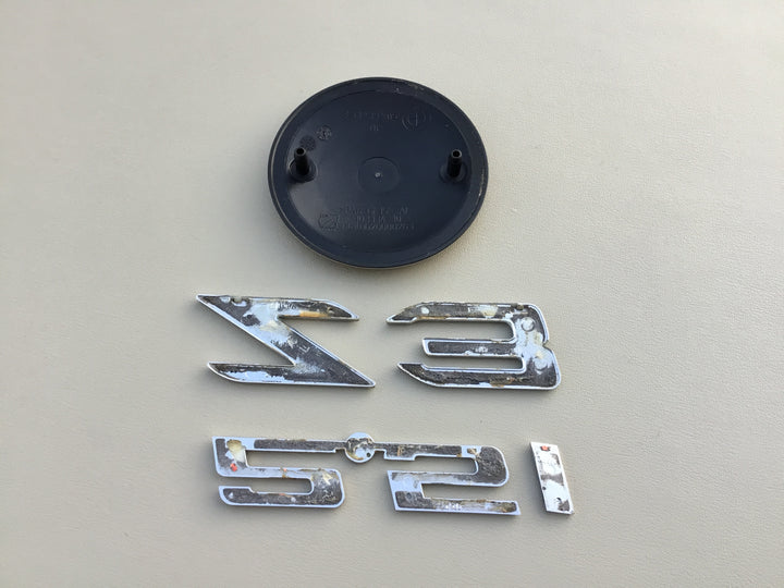 2000-2002 BMW Z3 2.5i Trunk Emblem Set
