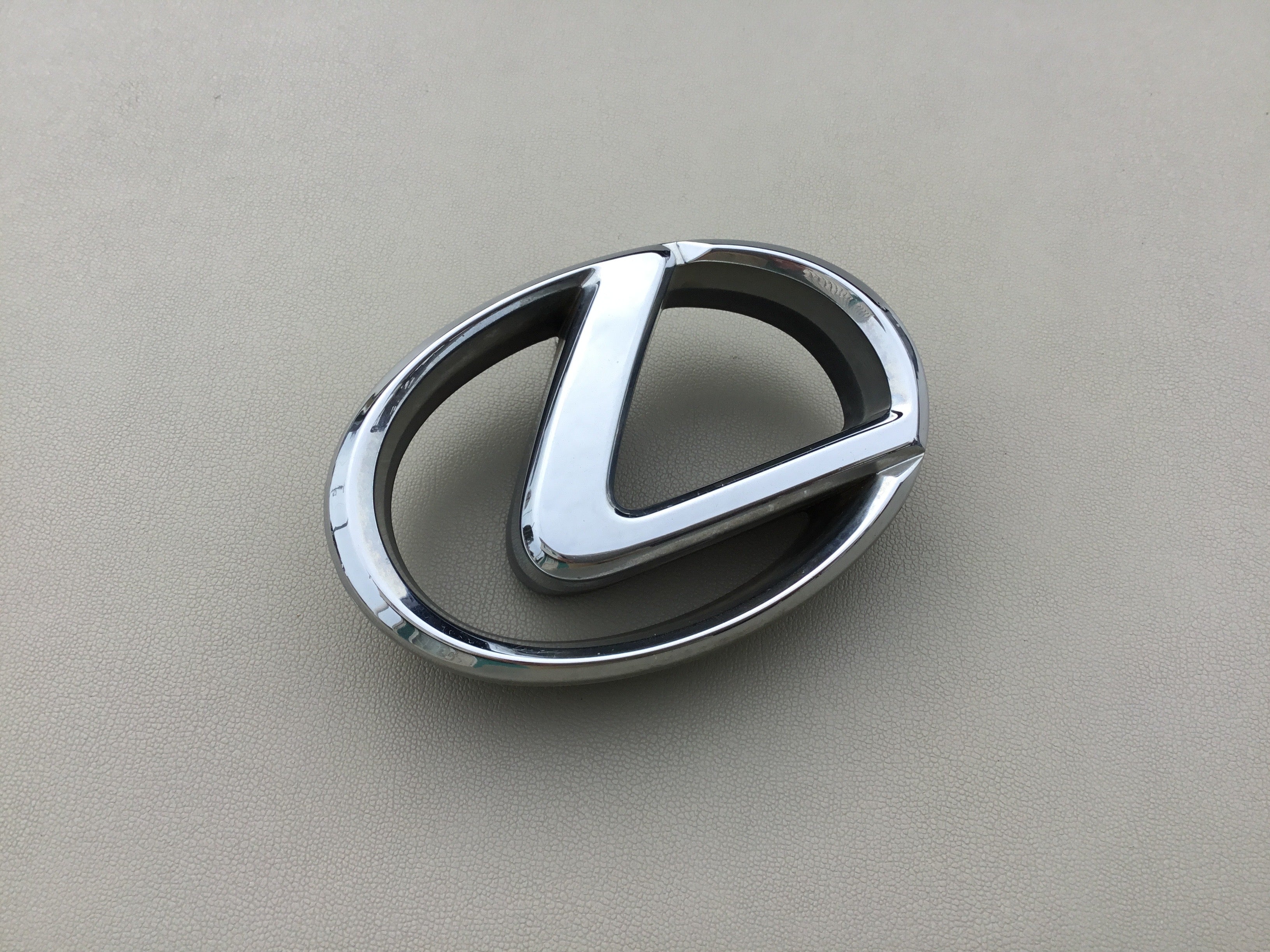 1999-2000 Lexus RX300 Grille Emblem