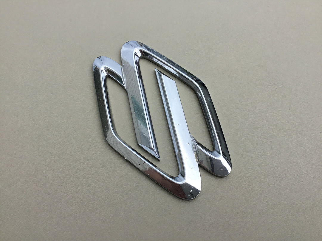 2004-2005 Suzuki XL-7 Grand Vitara Grill Emblem