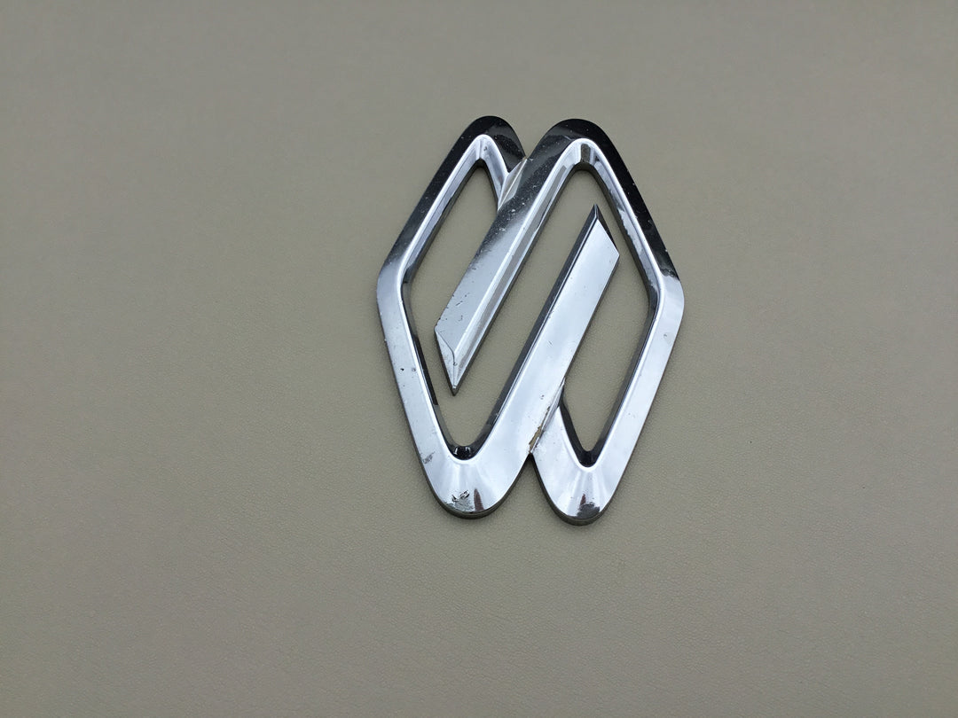 2004-2005 Suzuki XL-7 Grand Vitara Grill Emblem