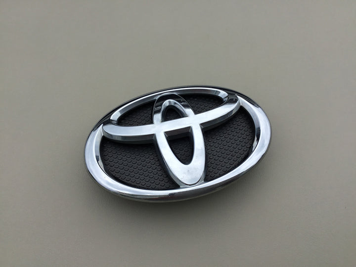 2007-2012 Toyota Yaris Sedan Grille Emblem