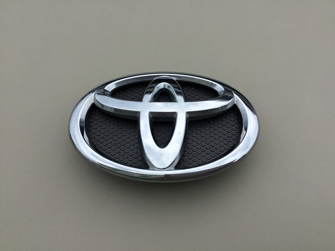 2007-2012 Toyota Yaris Sedan Grille Emblem