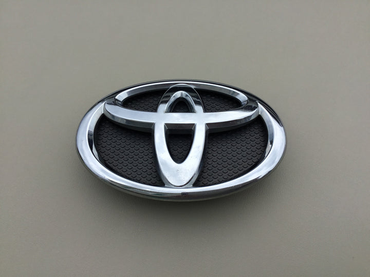 2007-2012 Toyota Yaris Sedan Grille Emblem