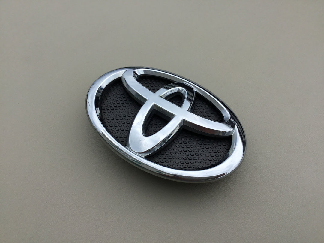 2007-2012 Toyota Yaris Sedan Grille Emblem