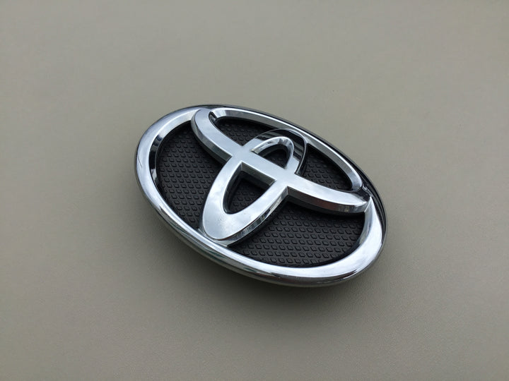 2007-2012 Toyota Yaris Sedan Grille Emblem