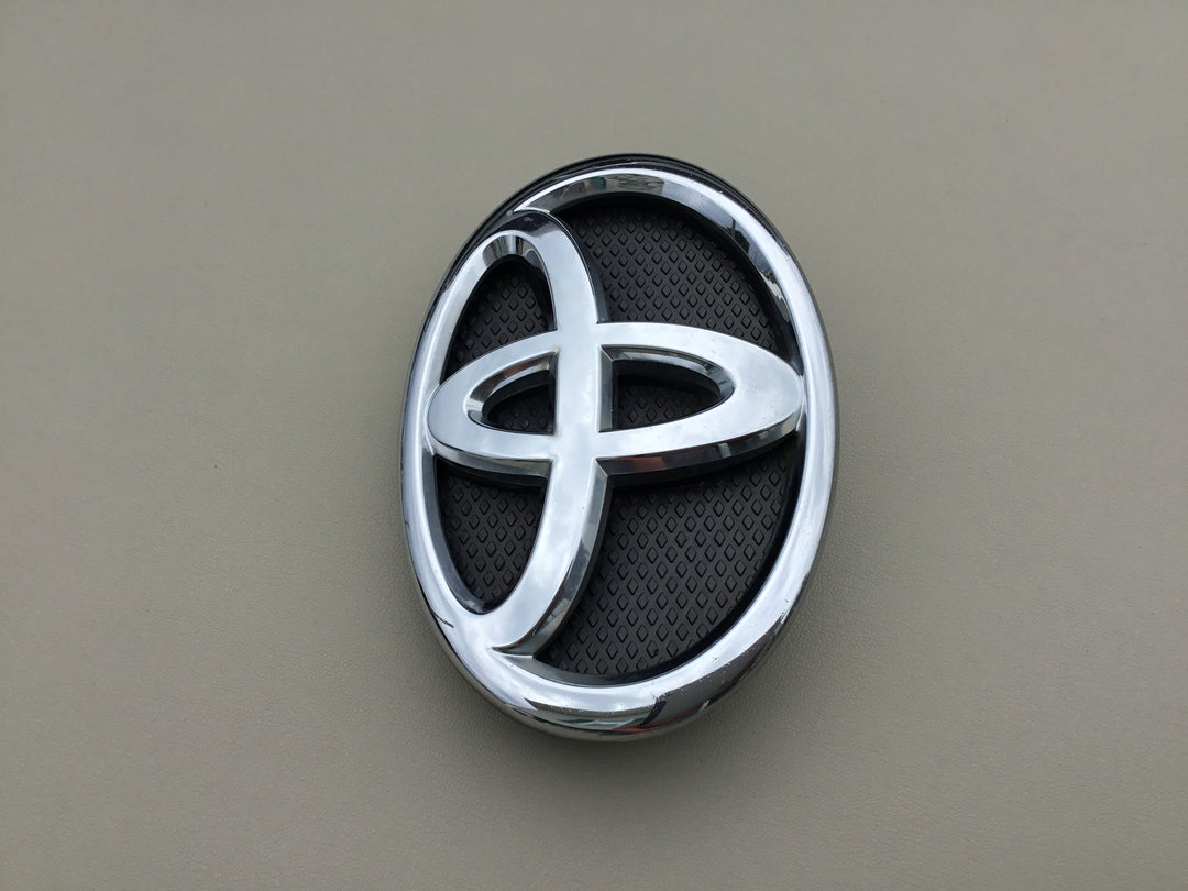 2007-2012 Toyota Yaris Sedan Grille Emblem