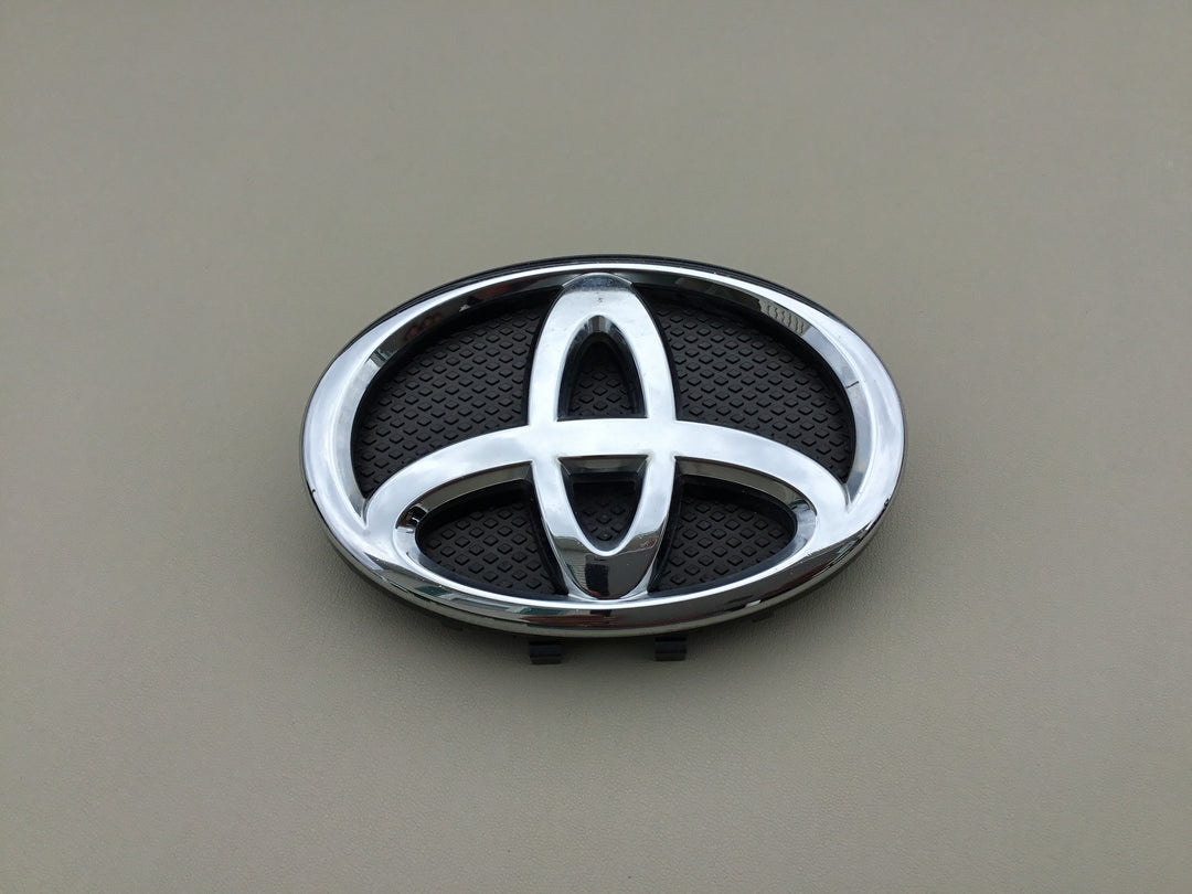 2007-2012 Toyota Yaris Sedan Grille Emblem