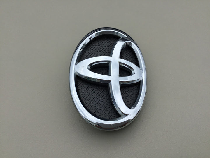 2007-2012 Toyota Yaris Sedan Grille Emblem