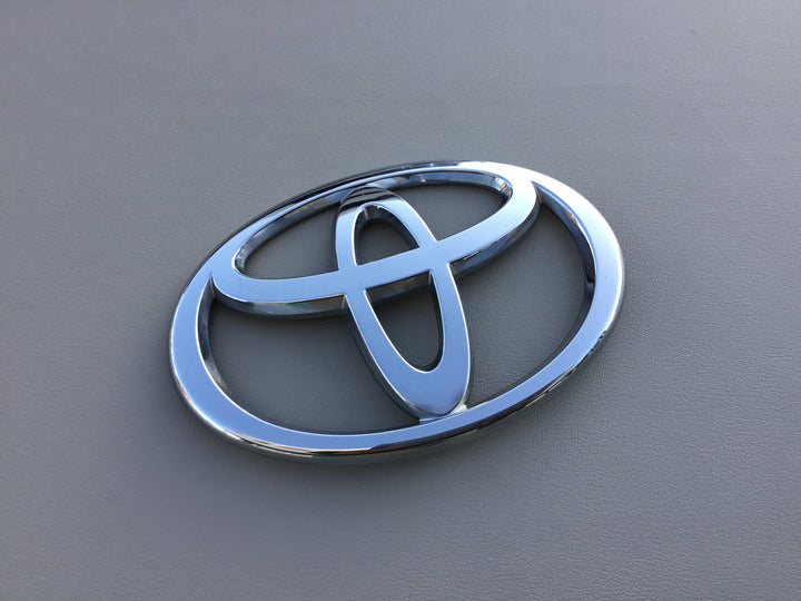 2004-2007 Toyota Highlander Grille Emblem