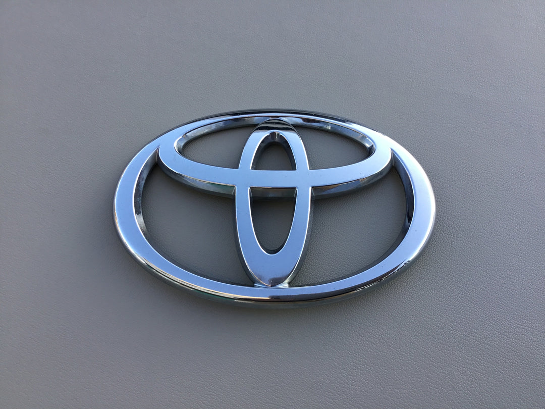 2004-2007 Toyota Highlander Grille Emblem