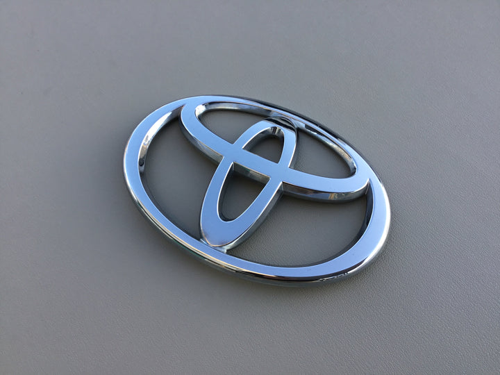 2004-2007 Toyota Highlander Grille Emblem