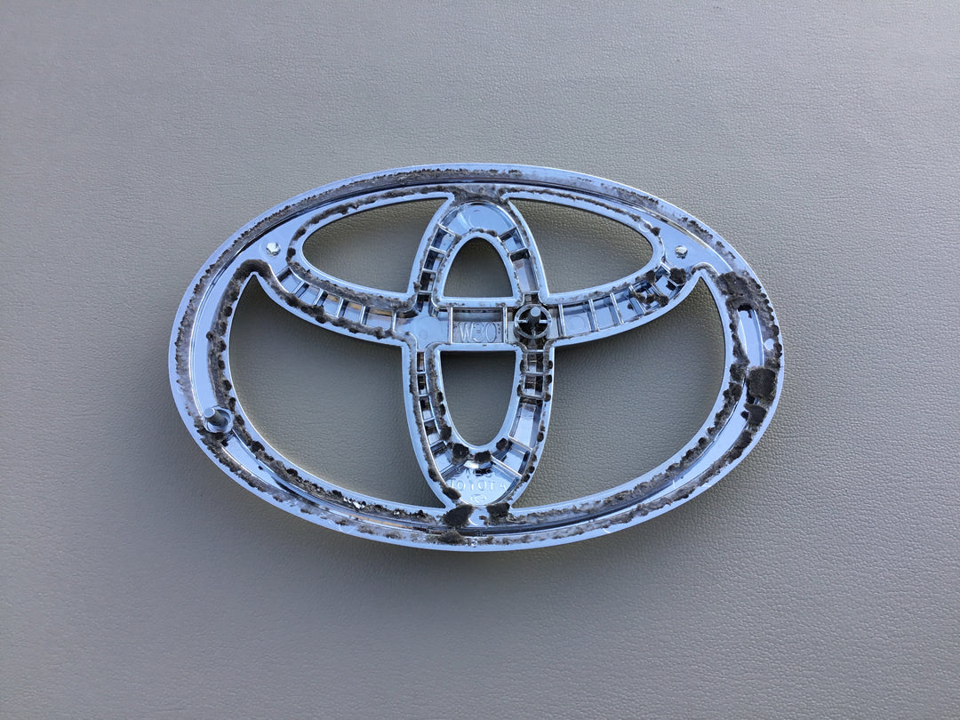 2004-2007 Toyota Highlander Grille Emblem