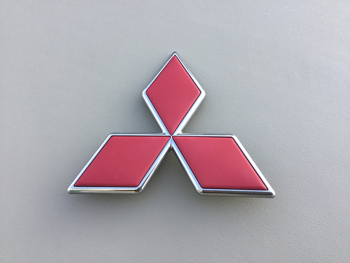 2000-2001 Mitsubishi Montero Sport Grille Emblem