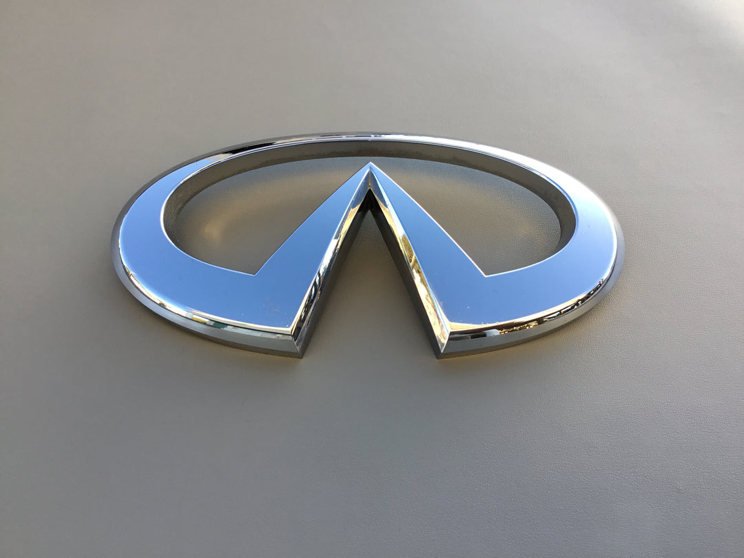 2004-2007 Infiniti QX56 Grille Emblem