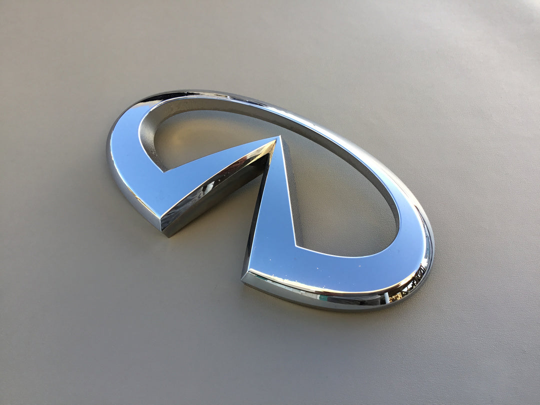 2004-2007 Infiniti QX56 Grille Emblem