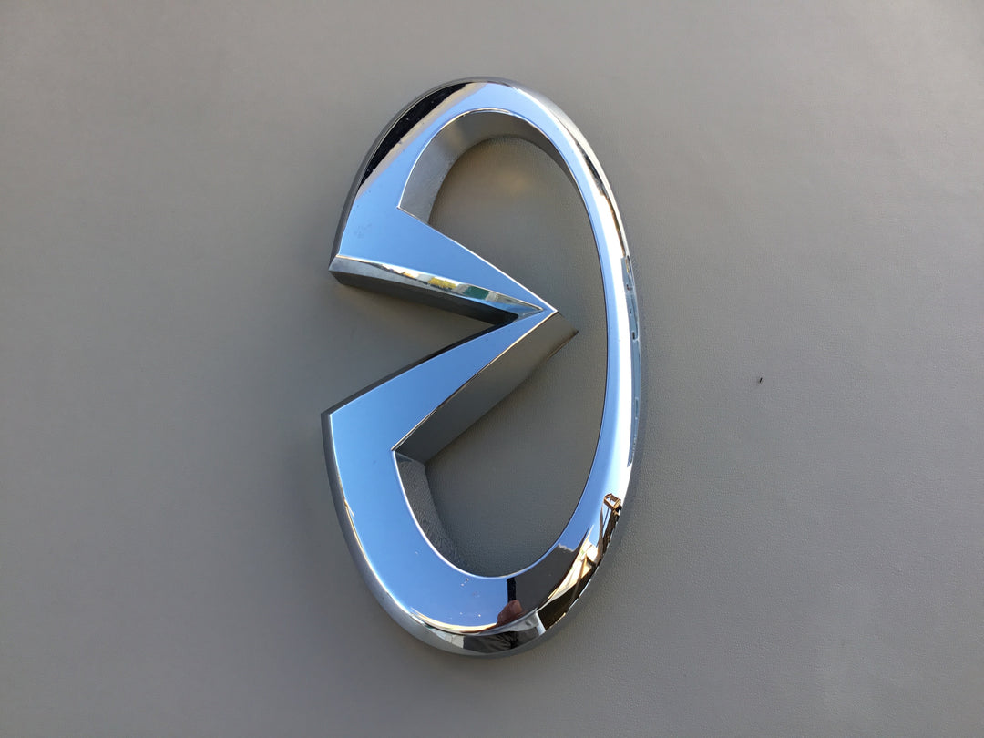 2004-2007 Infiniti QX56 Grille Emblem