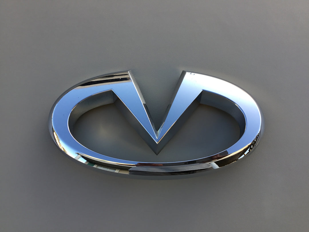 2004-2007 Infiniti QX56 Grille Emblem