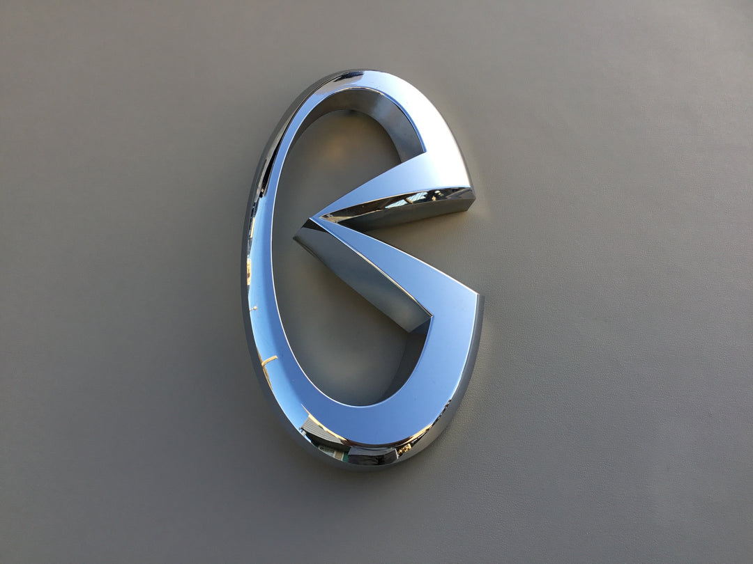 2004-2007 Infiniti QX56 Grille Emblem