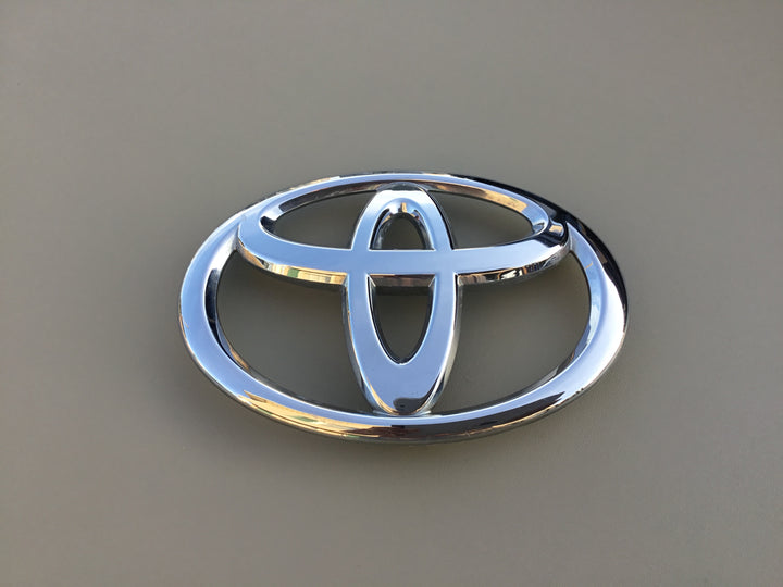 2008-2013 Toyota Highlander Grille Emblem