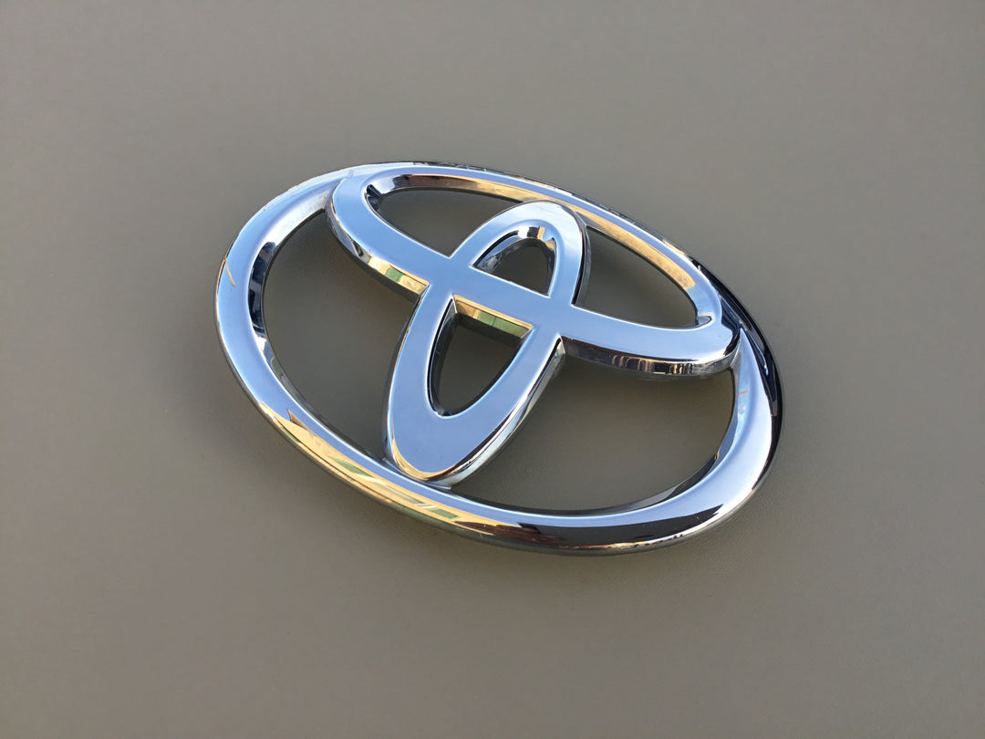 2008-2013 Toyota Highlander Grille Emblem