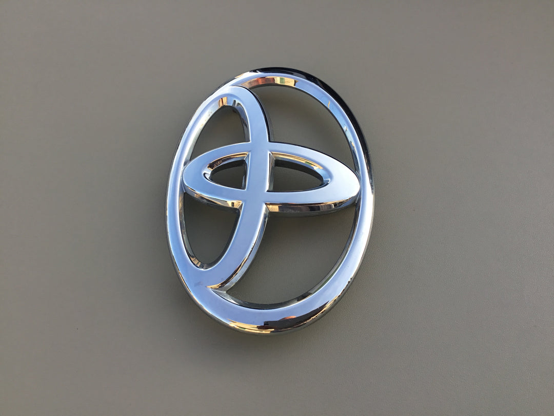 2008-2013 Toyota Highlander Grille Emblem
