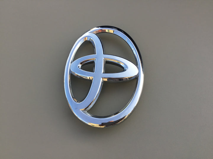 2008-2013 Toyota Highlander Grille Emblem
