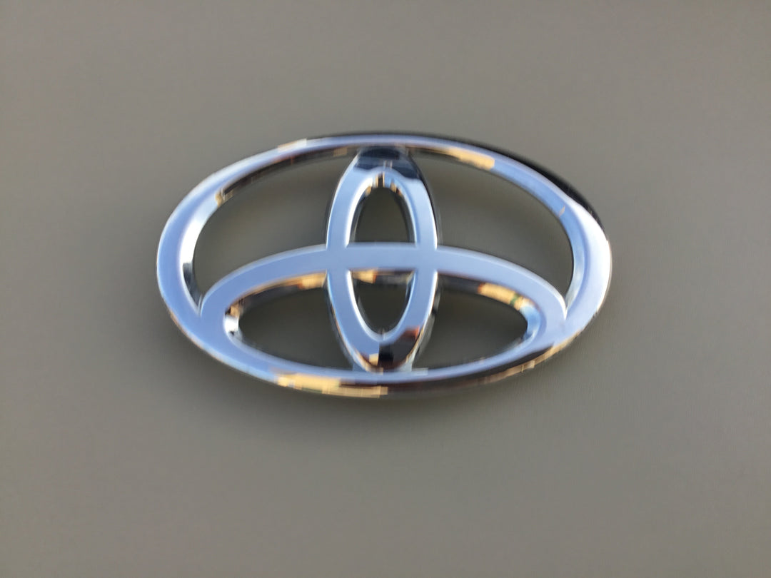 2008-2013 Toyota Highlander Grille Emblem