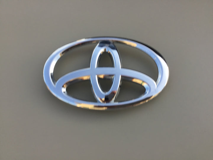 2008-2013 Toyota Highlander Grille Emblem