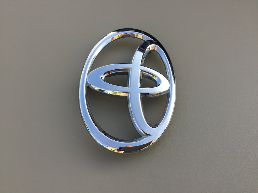 2008-2013 Toyota Highlander Grille Emblem