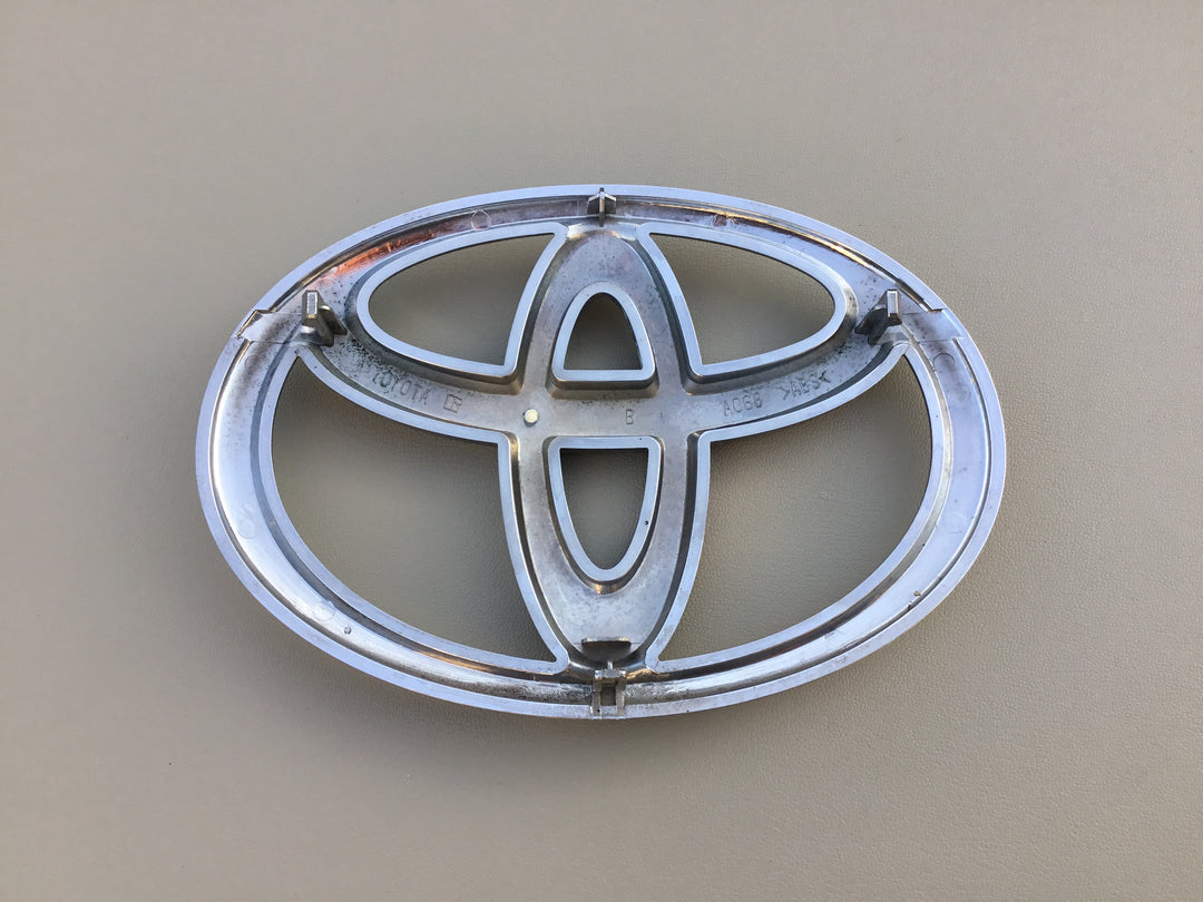 2008-2013 Toyota Highlander Grille Emblem