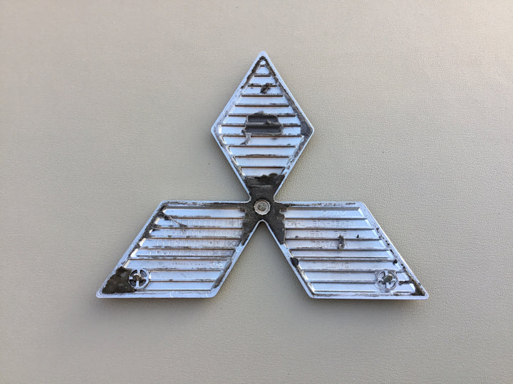 2004-2008 Mitsubishi Endeavor Grille Emblem