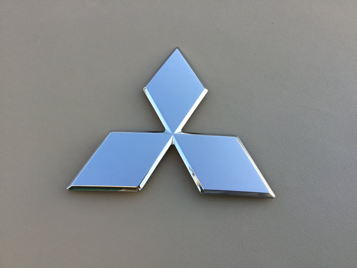 2004-2008 Mitsubishi Endeavor Grille Emblem