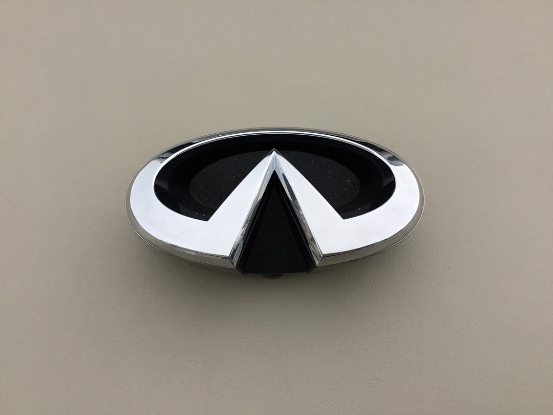 2005-2006 Infiniti G35 Sedan Grille Emblem