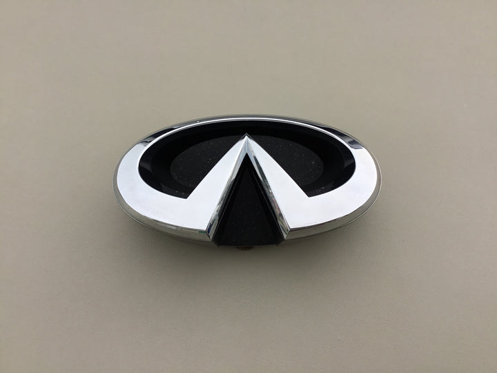 2005-2006 Infiniti G35 Sedan Grille Emblem