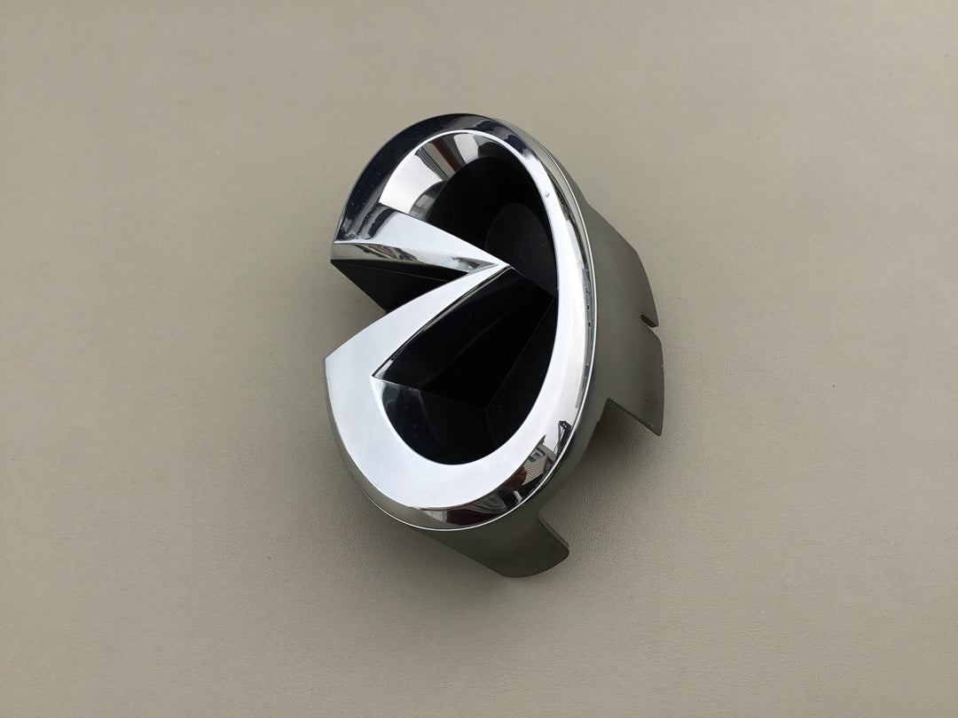 2005-2006 Infiniti G35 Sedan Grille Emblem