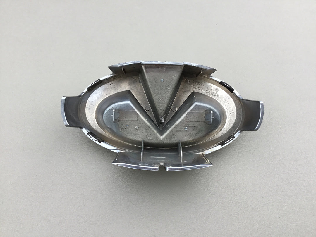 2005-2006 Infiniti G35 Sedan Grille Emblem