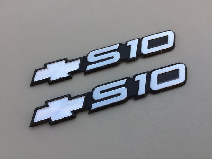 1998-2005 Chevrolet S10 Door Emblem Set