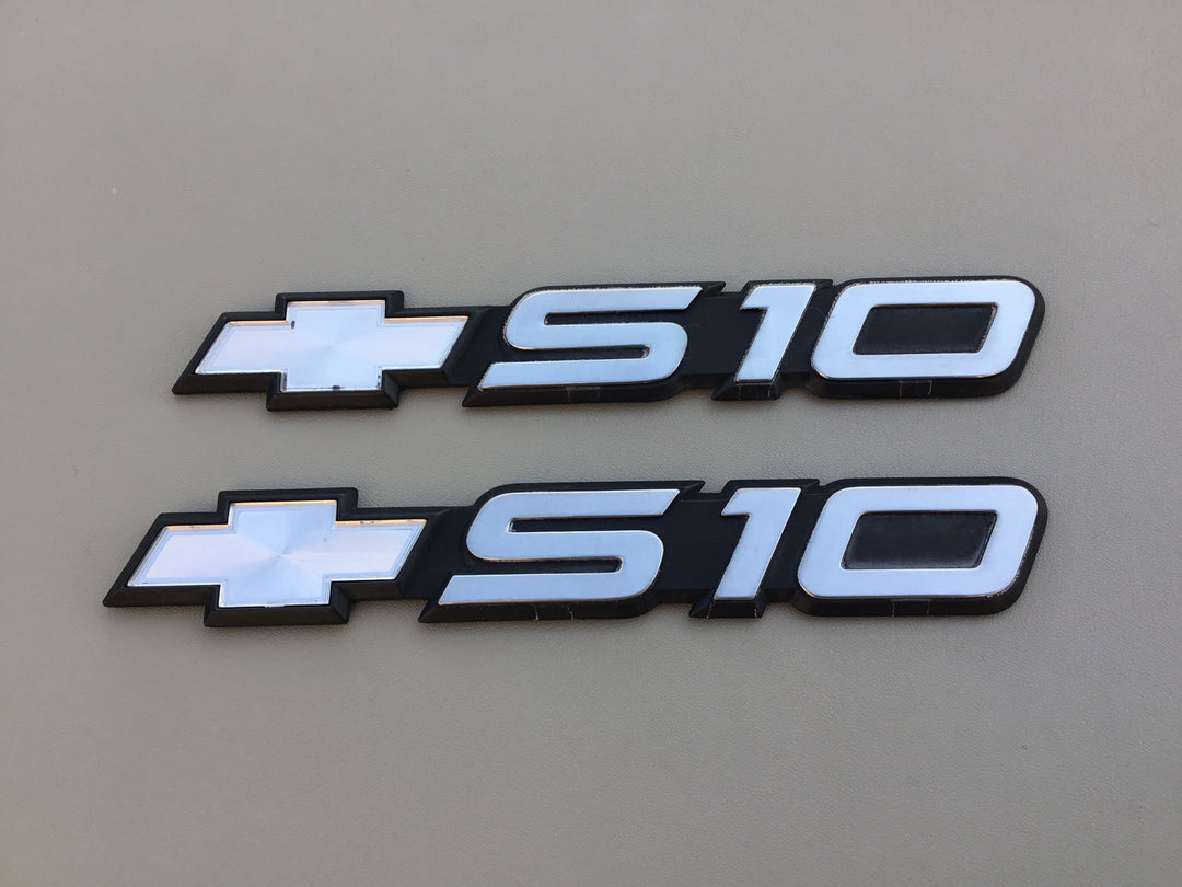 1998-2005 Chevrolet S10 Door Emblem Set