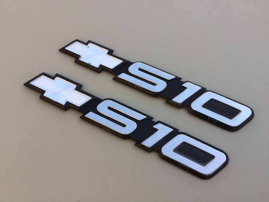 1998-2005 Chevrolet S10 Door Emblem Set