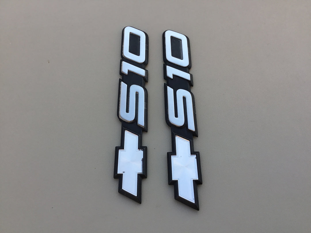 1998-2005 Chevrolet S10 Door Emblem Set