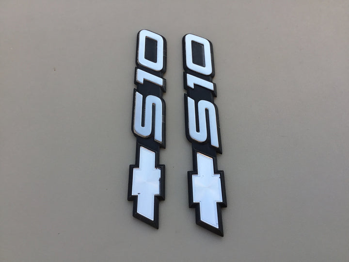 1998-2005 Chevrolet S10 Door Emblem Set