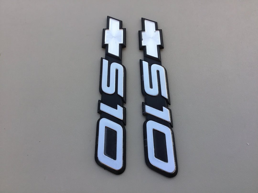 1998-2005 Chevrolet S10 Door Emblem Set