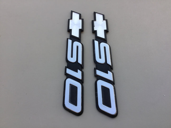 1998-2005 Chevrolet S10 Door Emblem Set