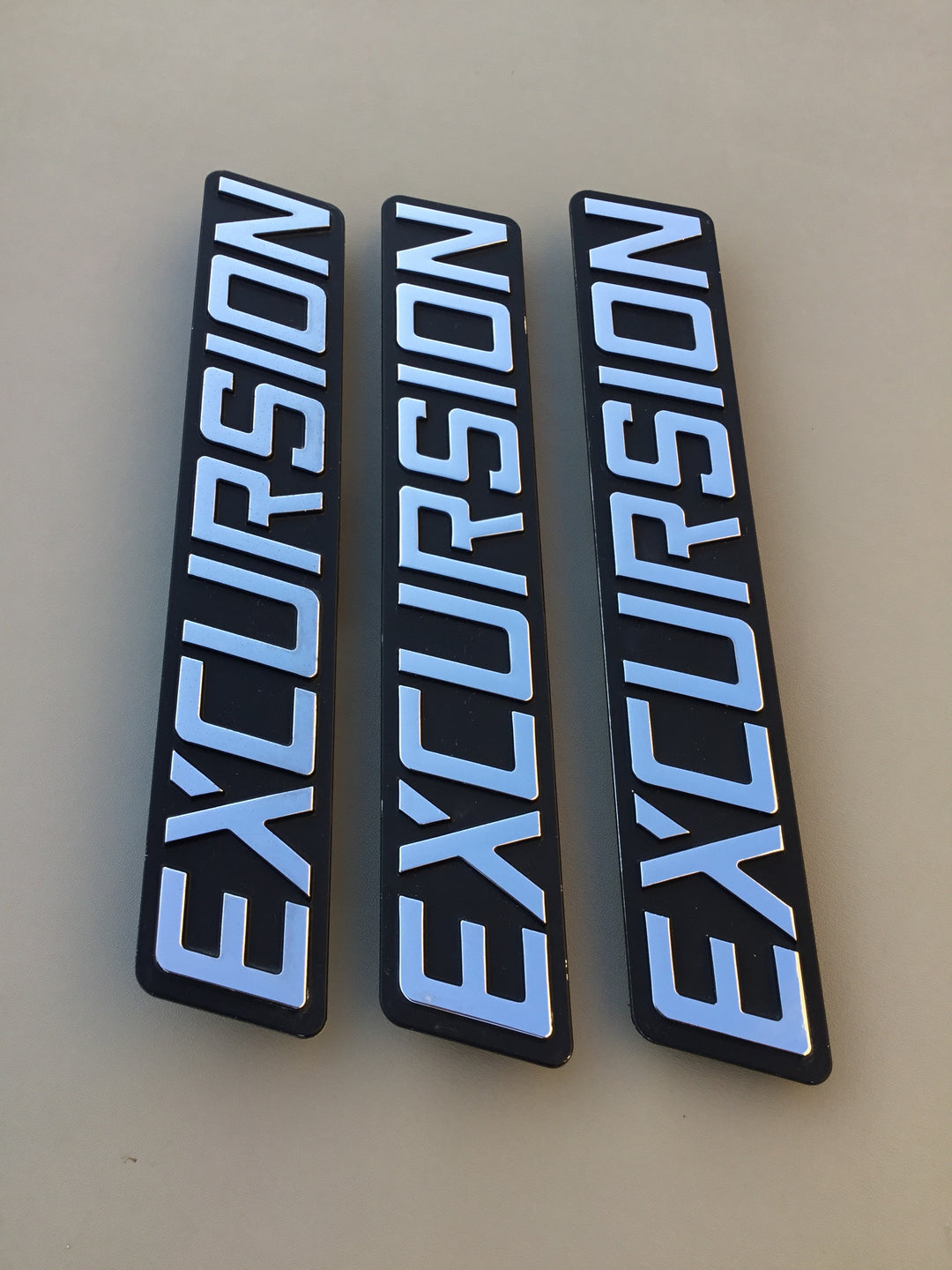 2000-2005 Ford Excursion Fender & Tailgate Emblem Set