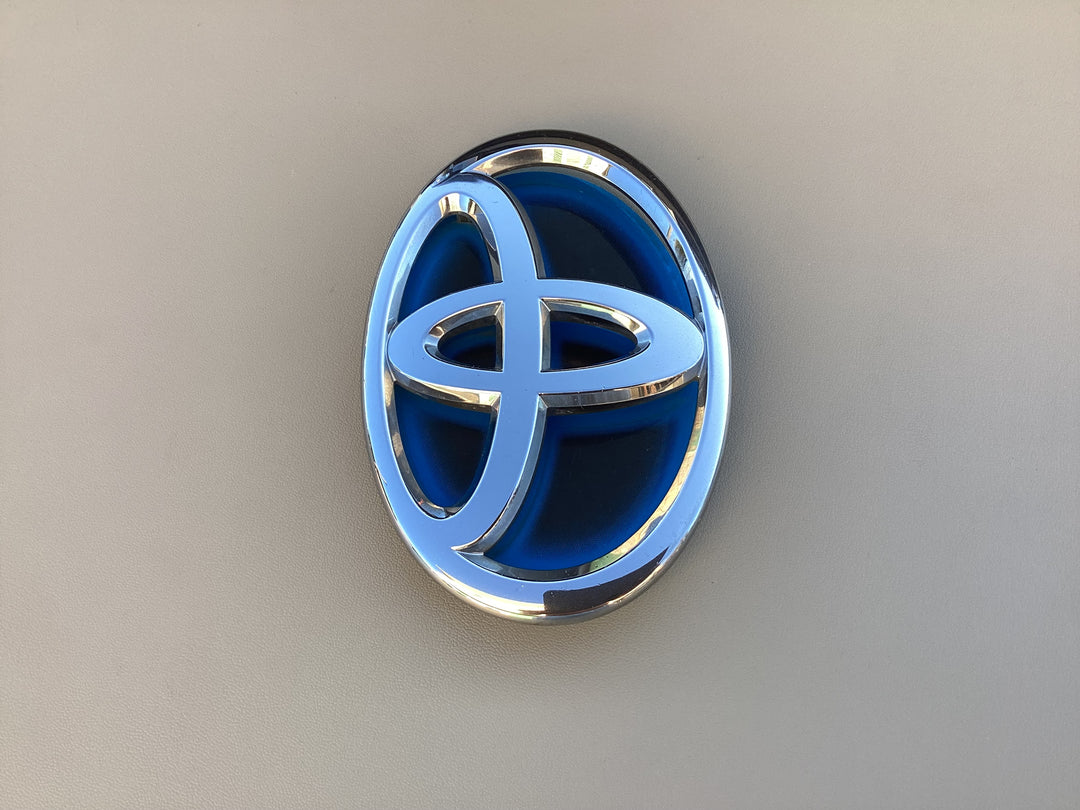 2012-2014 Toyota Prius C Front Grille Emblem