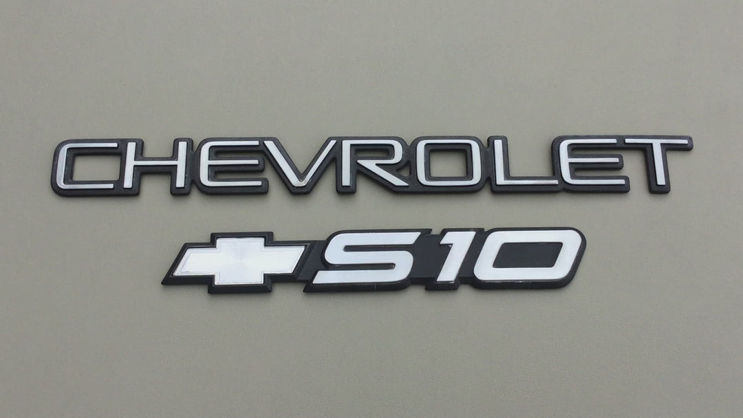 1998-2005 Chevrolet S10 Tailgate Emblem Set