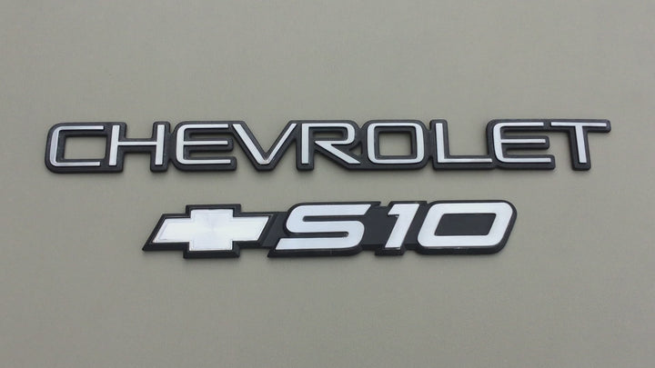 1998-2005 Chevrolet S10 Tailgate Emblem Set