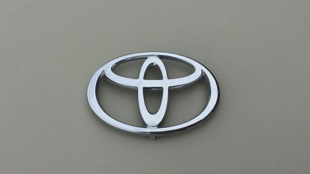 2002-2006 Toyota Camry Grille Emblem